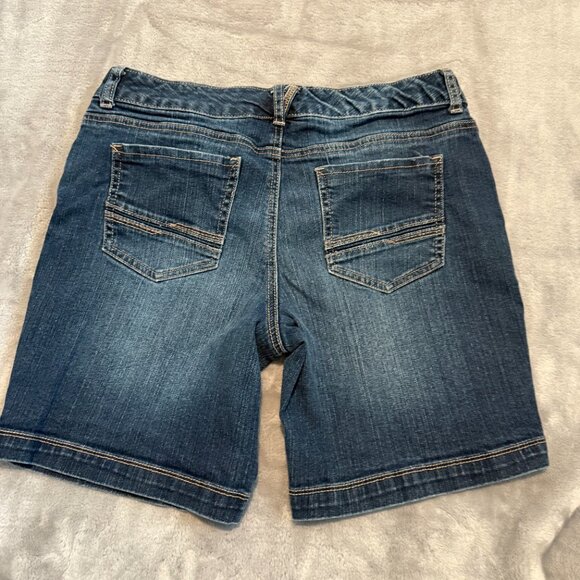 Maurices M Jeans Medium Wash Denim Shorts Size 9/10 7" Inseam Midi Stretch - Picture 3 of 8
